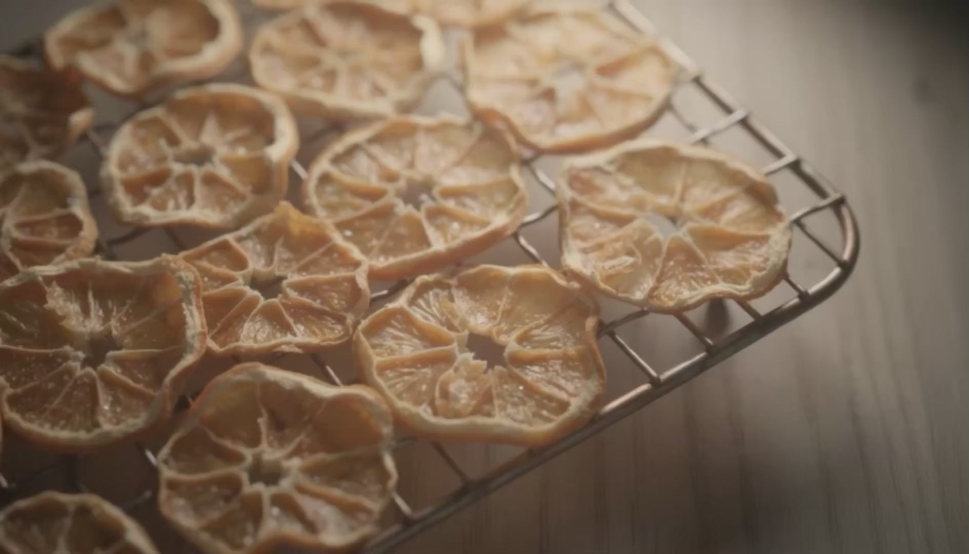 Cargar vídeo: Alimentos a granel de origen trazable — pesados a tu medida, sin empaques innecesarios. Frutos secos, semillas, superfoods y harinas artesanales directo al pesar.